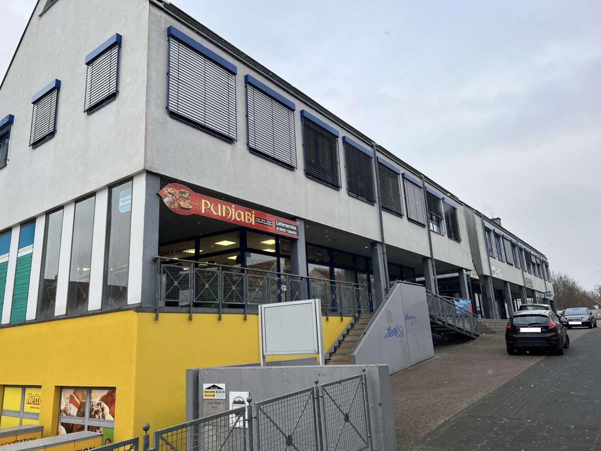 Außen: Imbiss,Gemüseladen